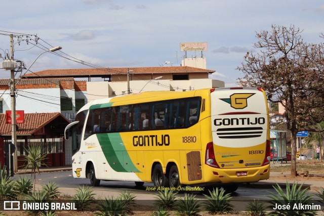Empresa Gontijo de Transportes 18810 na cidade de Montes Claros, Minas Gerais, Brasil, por José Alkmim. Número da foto: #12437540.
