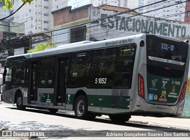 Via Sudeste Transportes S.A. 5 1052 na cidade de São Paulo, Brasil, por Adriano Gonçalves Soares Dos Santos. Número da foto: #12436841.