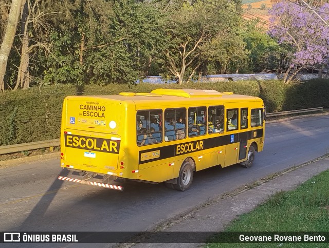 Escolares  na cidade de Maria da Fé, Minas Gerais, Brasil, por Geovane Rovane Bento. Número da foto: #12441203.