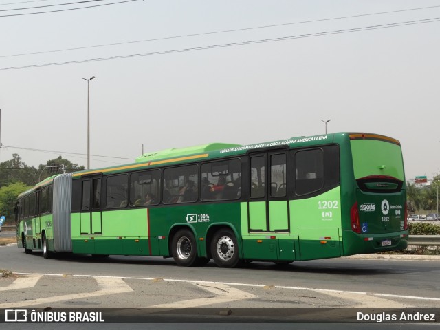 Metrobus 1202 na cidade de Trindade, Goiás, Brasil, por Douglas Andrez. Número da foto: #12443968.