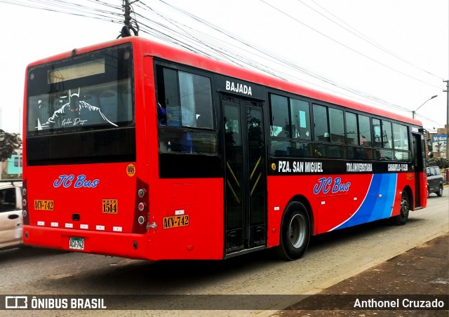 J.C. Bus 998 na cidade de Carabayllo, Lima, Lima Metropolitana, Peru, por Anthonel Cruzado. Número da foto: #12442669.
