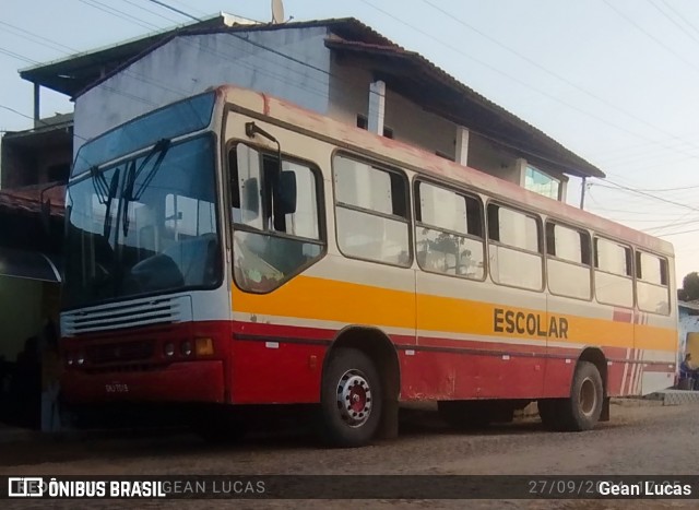 Escolares 7019 na cidade de Ataléia, Minas Gerais, Brasil, por Gean Lucas. Número da foto: #12444004.