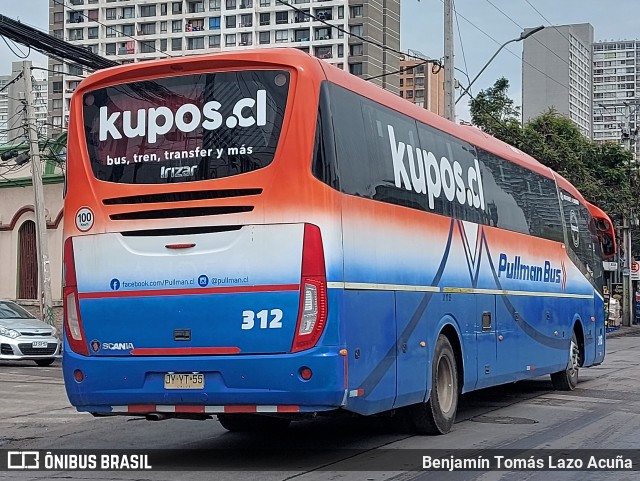 Pullman Bus 312 na cidade de Estación Central, Santiago, Metropolitana de Santiago, Chile, por Benjamín Tomás Lazo Acuña. Número da foto: #12445157.
