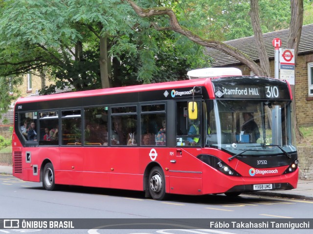 Stagecoach 37532 na cidade de London, Greater London, Inglaterra, por Fábio Takahashi Tanniguchi. Número da foto: #12444485.