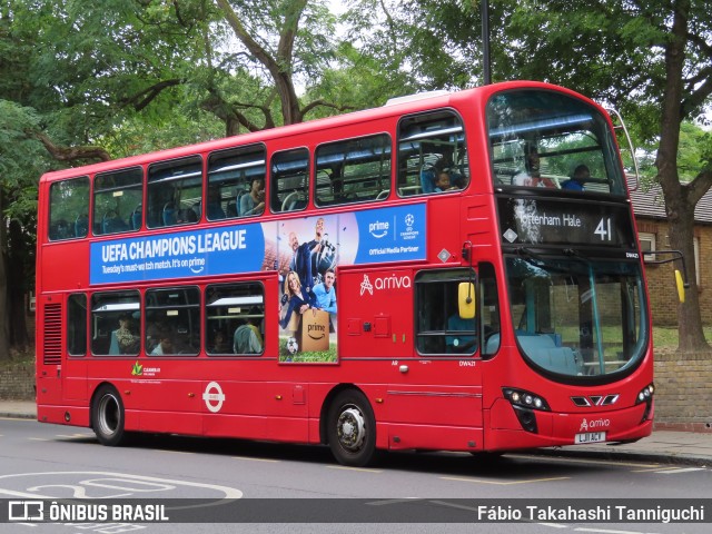 Arriva DW421 na cidade de London, Greater London, Inglaterra, por Fábio Takahashi Tanniguchi. Número da foto: #12447202.