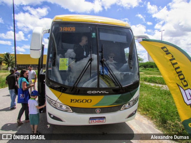 Empresa Gontijo de Transportes 19600 na cidade de Caruaru, Pernambuco, Brasil, por Alexandre Dumas. Número da foto: #12379224.