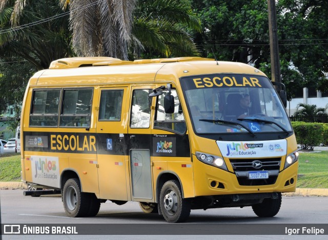 Escolares 400 na cidade de Recife, Pernambuco, Brasil, por Igor Felipe. Número da foto: #12381201.