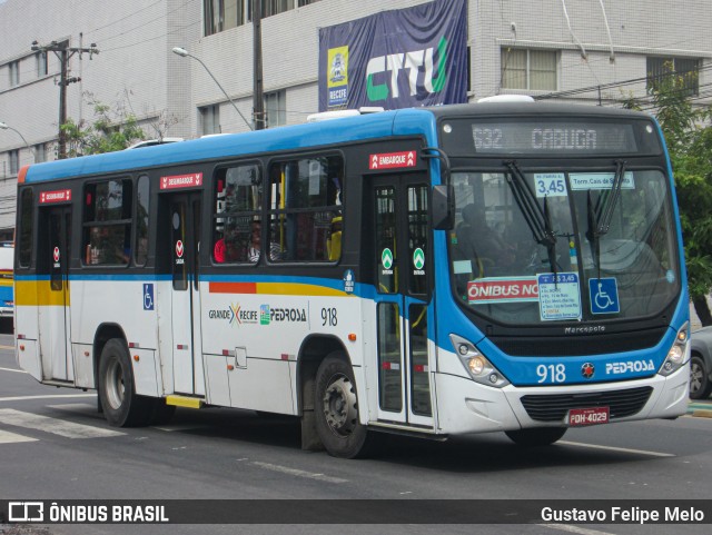Empresa Pedrosa 918 na cidade de Recife, Pernambuco, Brasil, por Gustavo Felipe Melo. Número da foto: #12383415.