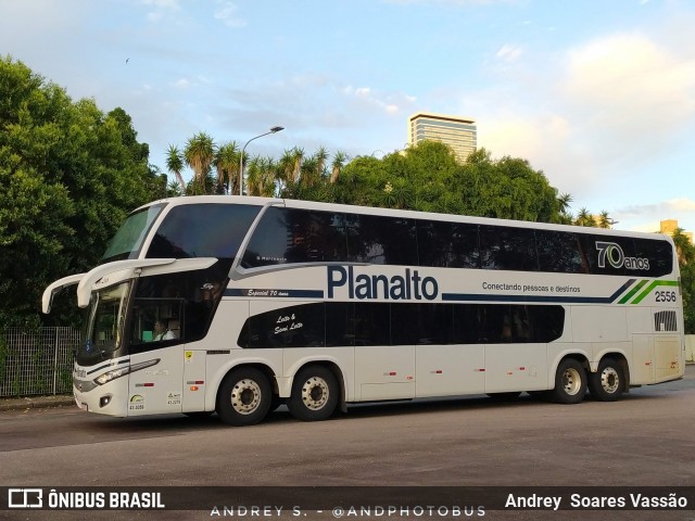 Planalto Transportes 2556 na cidade de Curitiba, Paraná, Brasil, por Andrey  Soares Vassão. Número da foto: #12382640.
