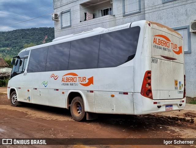 Alberici Tur 9010 na cidade de Marques de Souza, Rio Grande do Sul, Brasil, por Igor Scherner. Número da foto: #12381888.