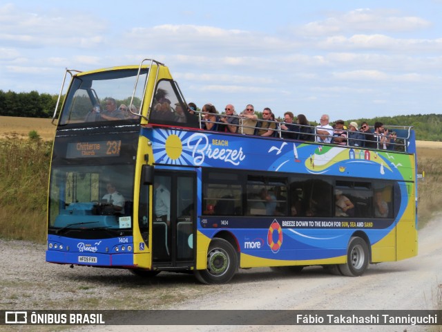 Go South Coast 1404 na cidade de Devizes, Wiltshire, Inglaterra, por Fábio Takahashi Tanniguchi. Número da foto: #12385709.