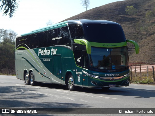 Pedra Tur Transportes e Turismo 16000 na cidade de Coimbra, Minas Gerais, Brasil, por Christian  Fortunato. Número da foto: #12387250.