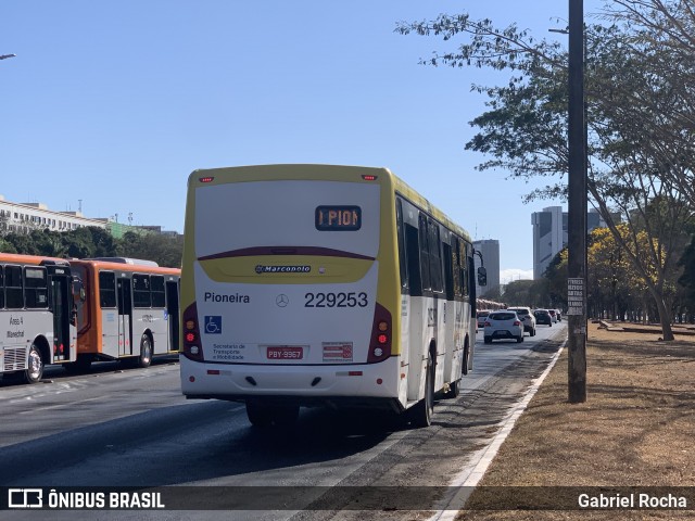 Viação Pioneira 229253 na cidade de Brasília, Distrito Federal, Brasil, por Gabriel Rocha. Número da foto: #12388650.