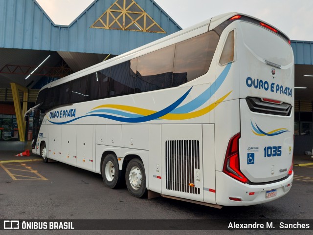 Viação Ouro e Prata 1035 na cidade de Pato Branco, Paraná, Brasil, por Alexandre M.  Sanches. Número da foto: #12390067.
