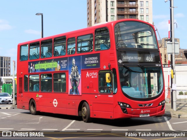 Arriva DW551 na cidade de Croydon, Greater London, Inglaterra, por Fábio Takahashi Tanniguchi. Número da foto: #12395827.